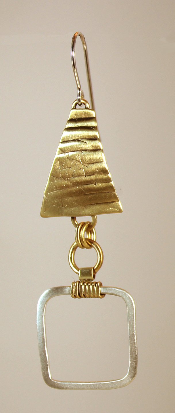 E3452w Elegant Links earrings. Sterling and Brass