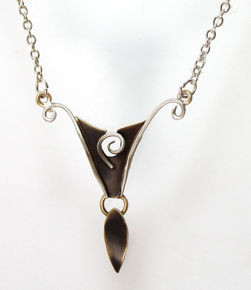 N3436 SILVER AND SHADOWS NECKLACE