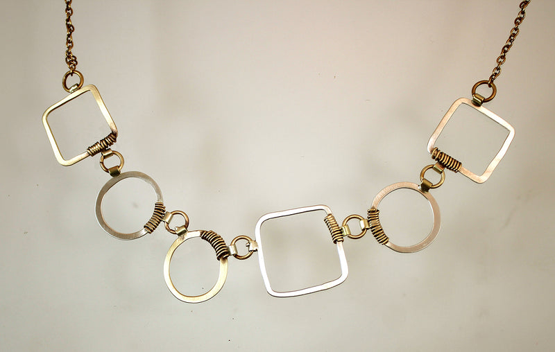 N3494 Elegant Links Necklace.